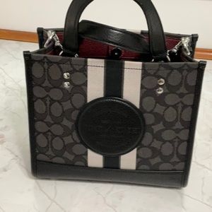 Coach Dempsey Tote 22 Signature Jacquard with stripe and Coach patch